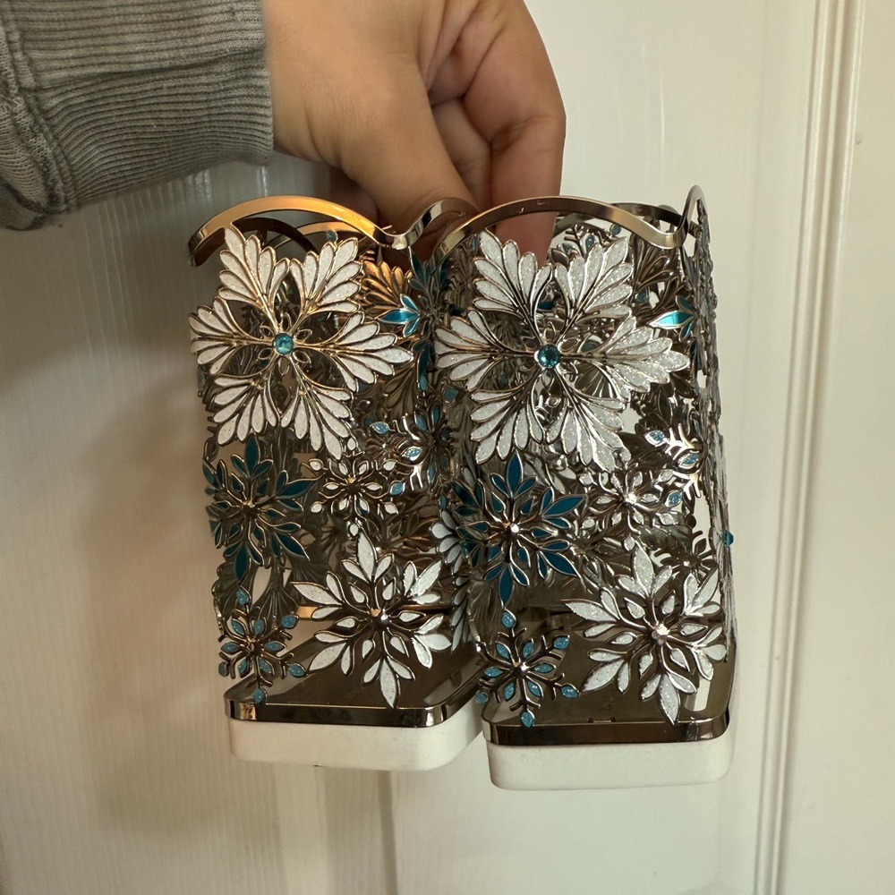 Bath & Body Works Snowflake soap holder set of 4